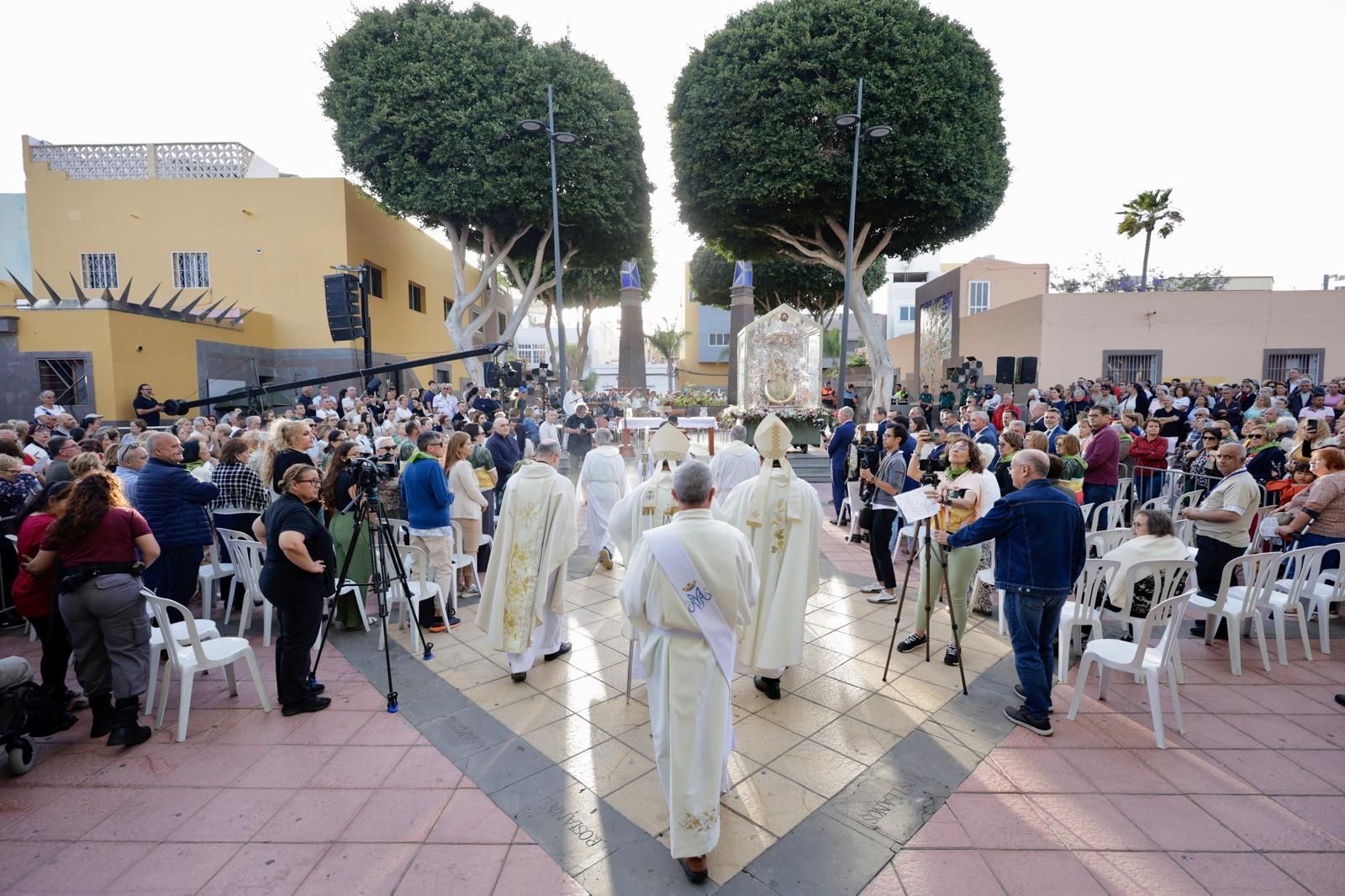 La Virgen del Pino sale a la plaza de San Rafael