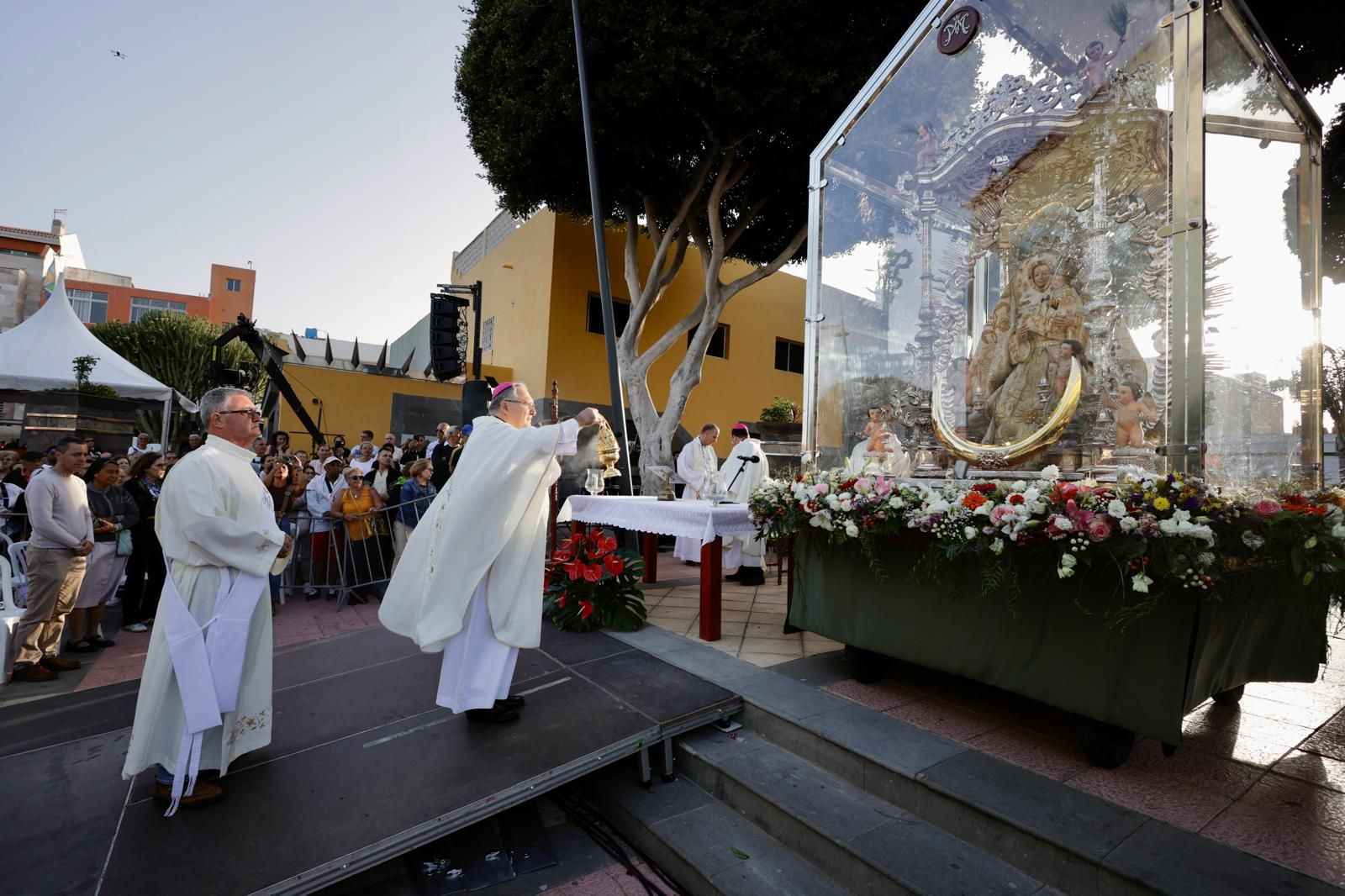 La Virgen del Pino sale a la plaza de San Rafael