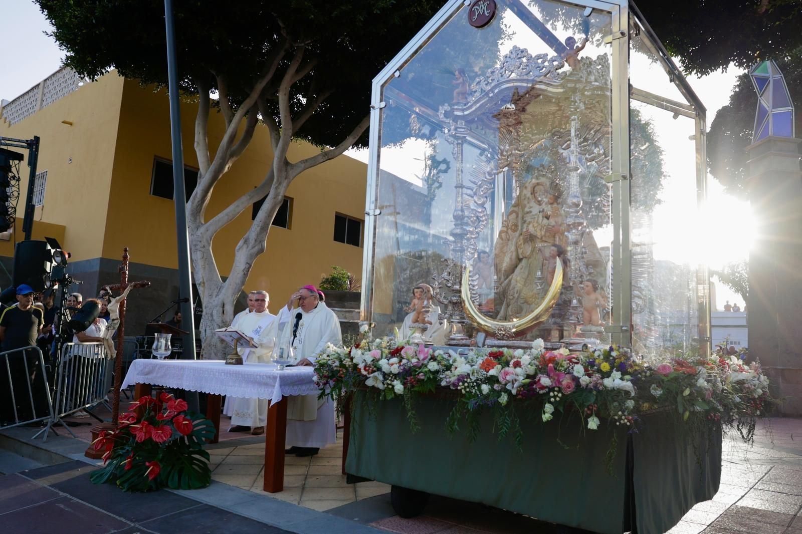 La Virgen del Pino sale a la plaza de San Rafael