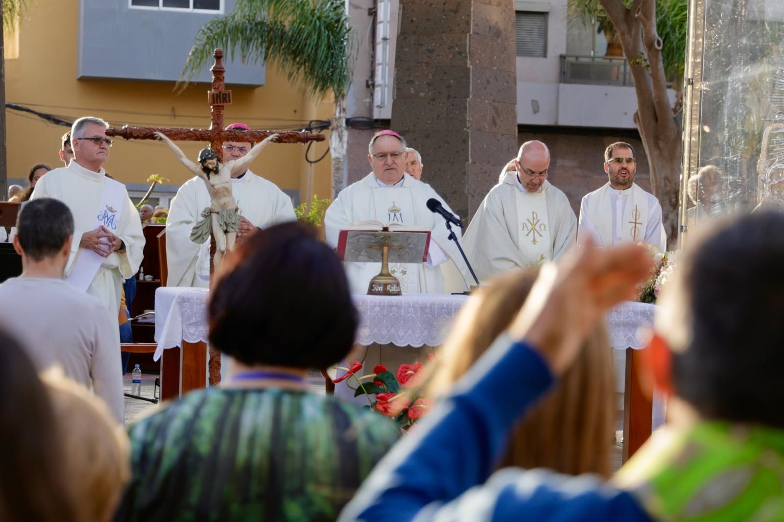La Virgen del Pino sale a la plaza de San Rafael