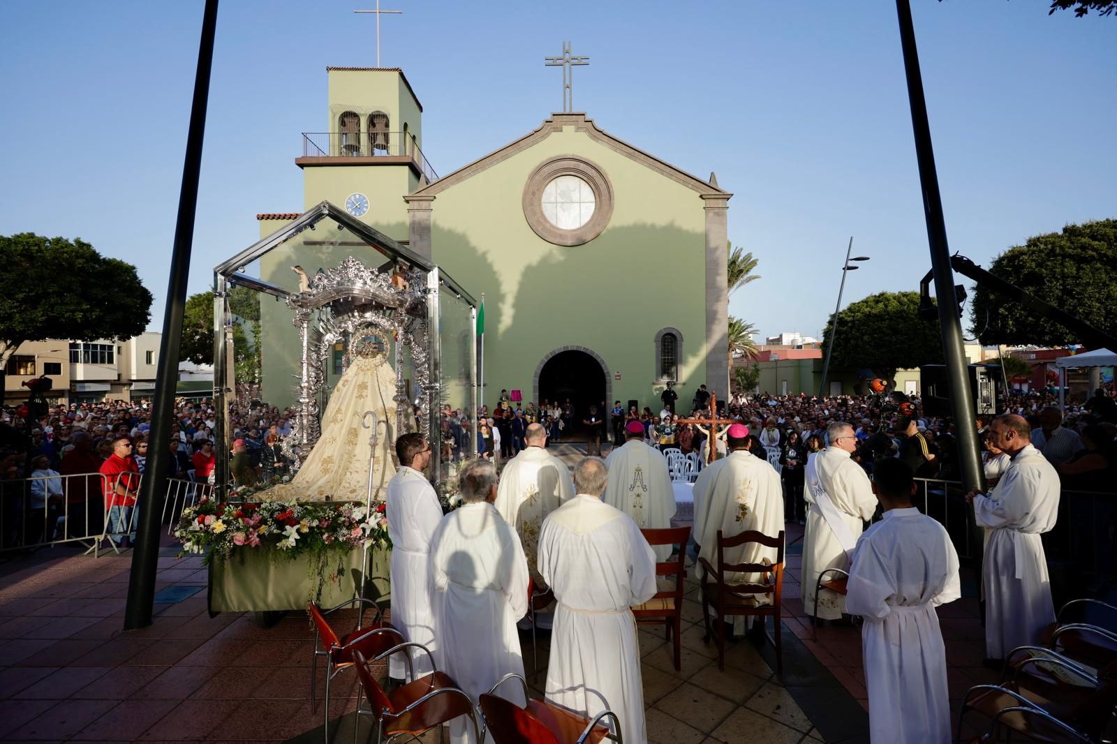 La Virgen del Pino sale a la plaza de San Rafael