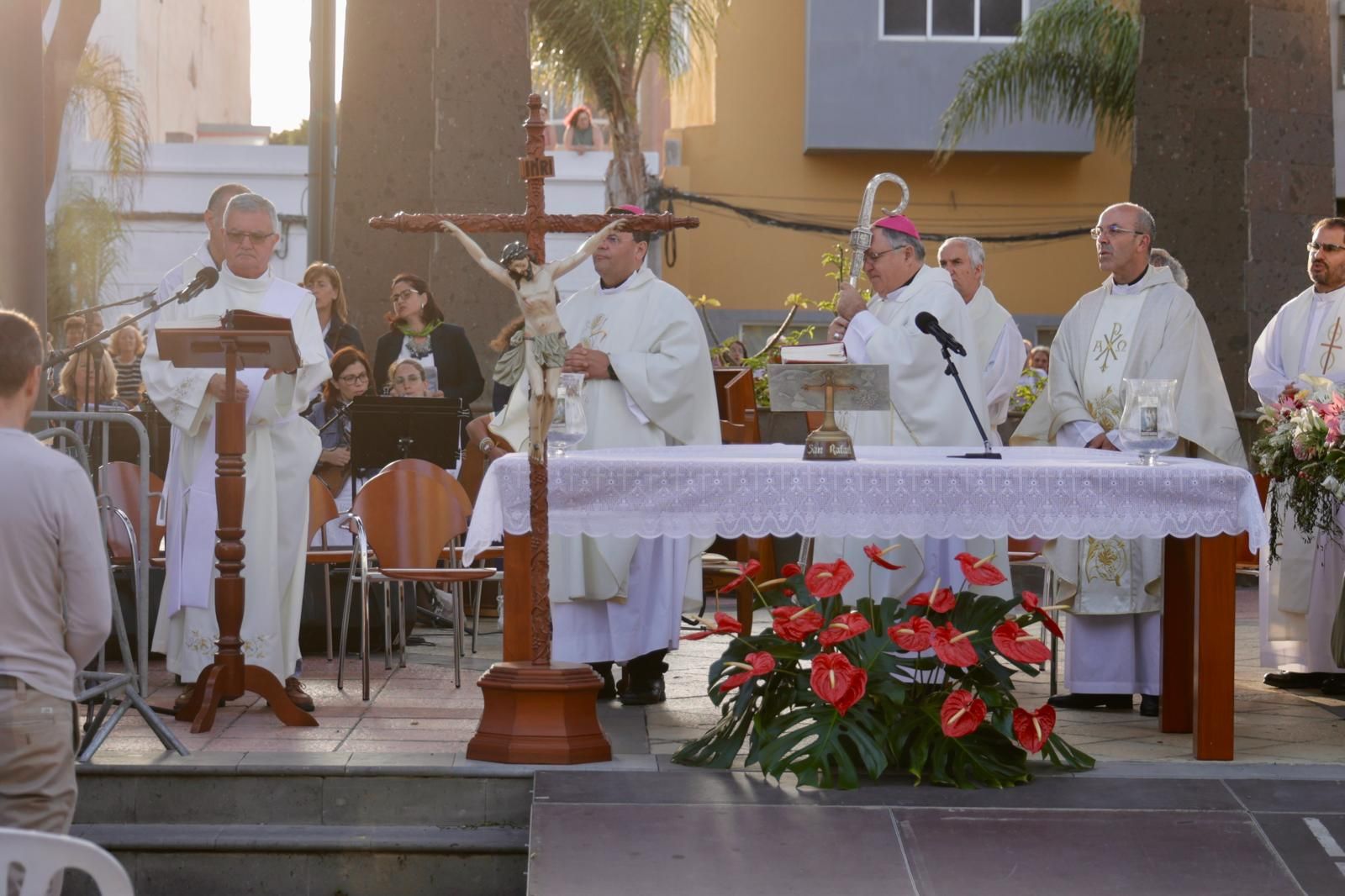 La Virgen del Pino sale a la plaza de San Rafael