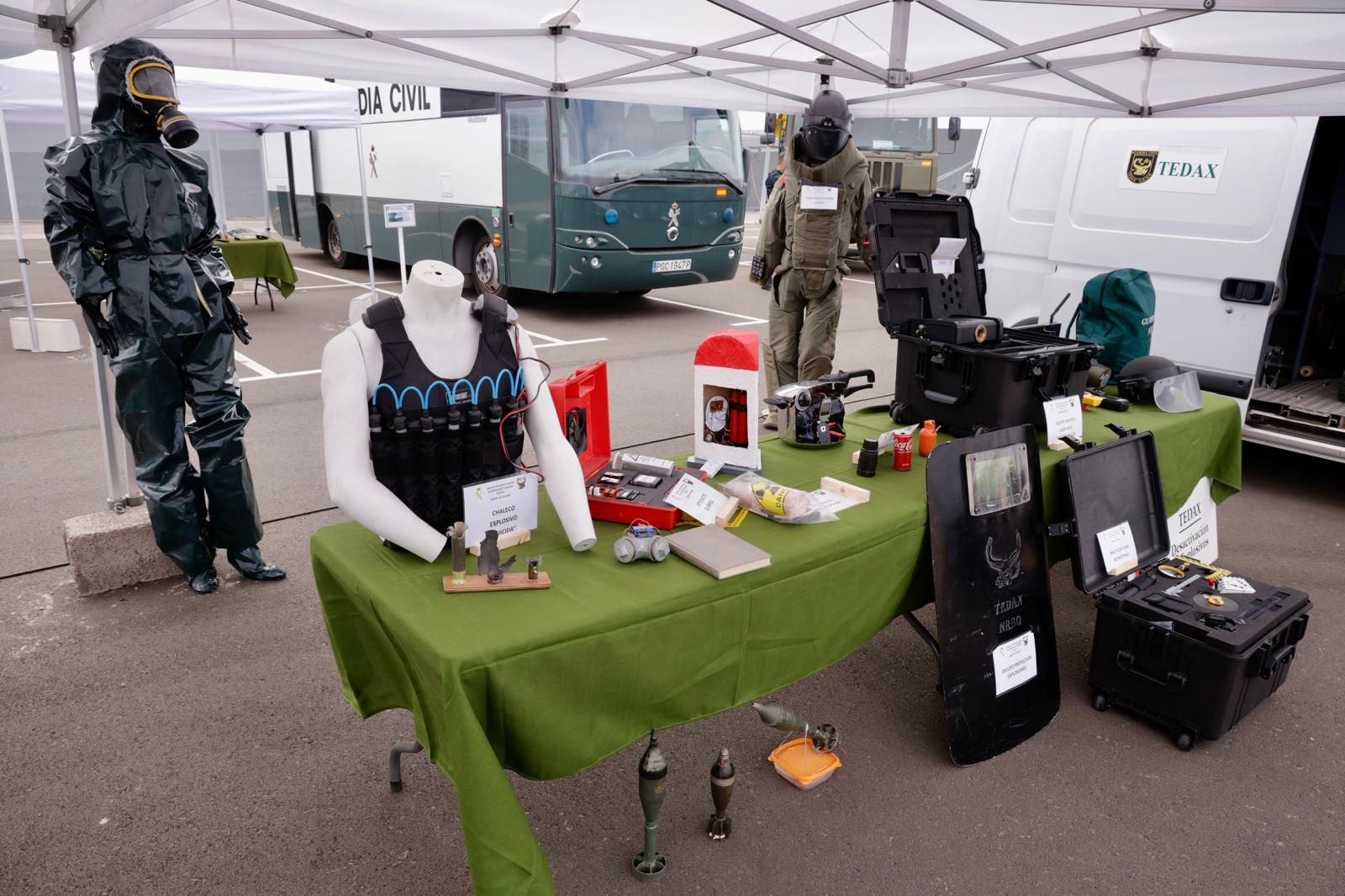 Imágenes de la exposición por los actos del Día de las Fuerzas Armadas en Las Palmas de Gran Canaria