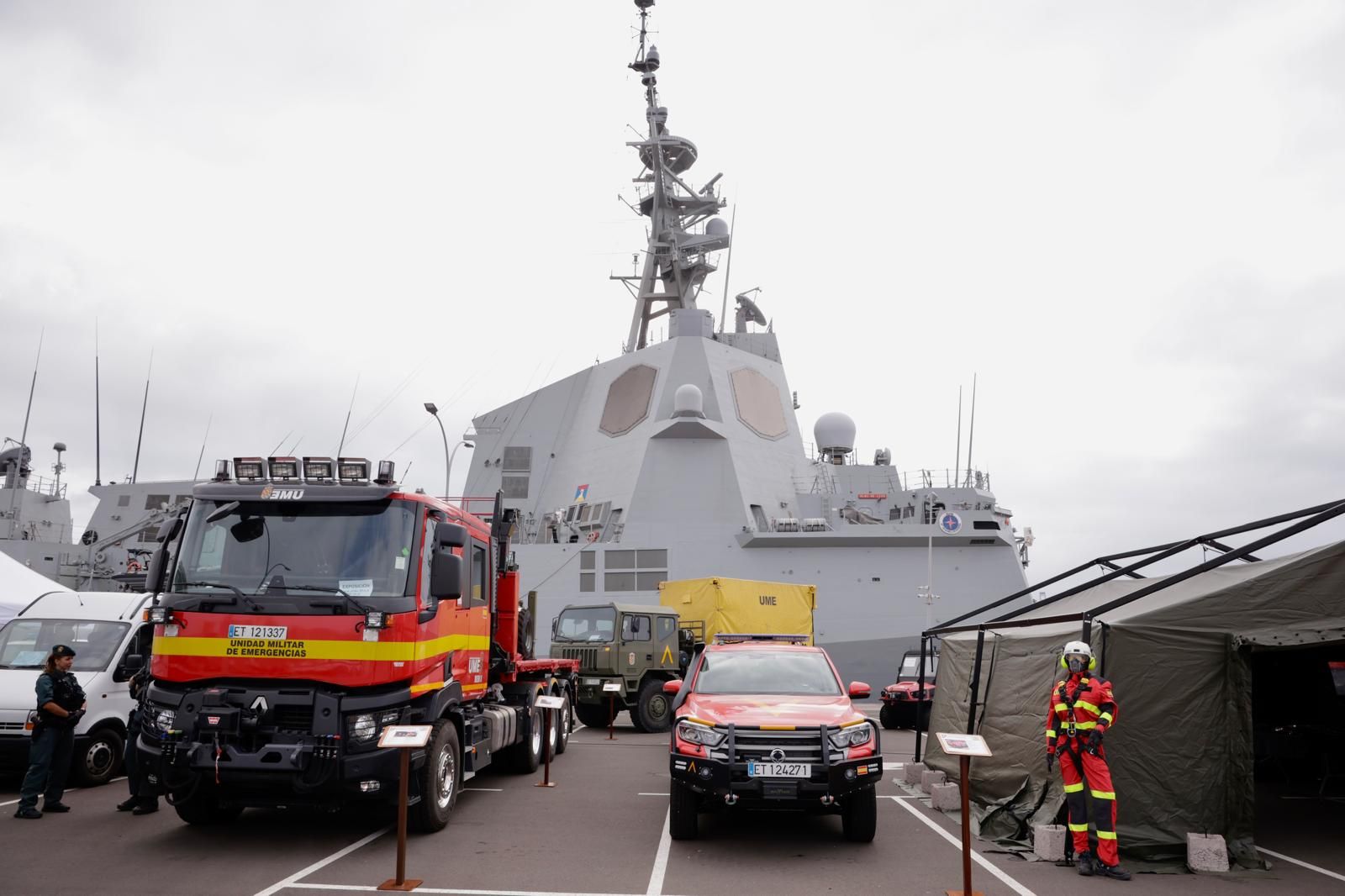 Imágenes de la exposición por los actos del Día de las Fuerzas Armadas en Las Palmas de Gran Canaria