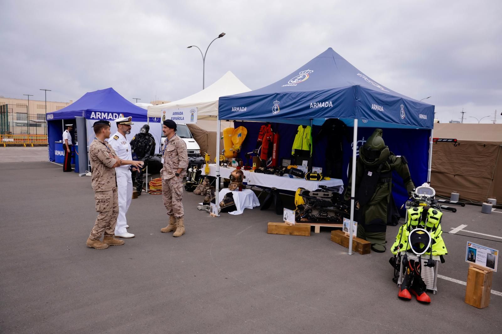 Imágenes de la exposición por los actos del Día de las Fuerzas Armadas en Las Palmas de Gran Canaria