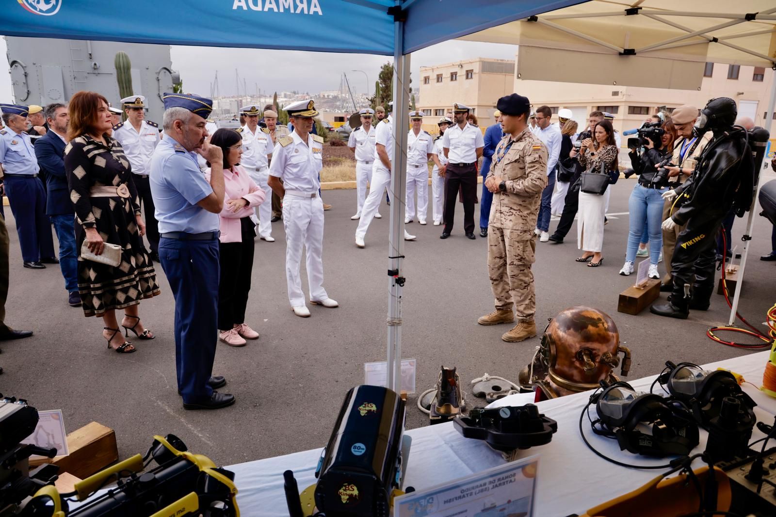 Imágenes de la exposición por los actos del Día de las Fuerzas Armadas en Las Palmas de Gran Canaria