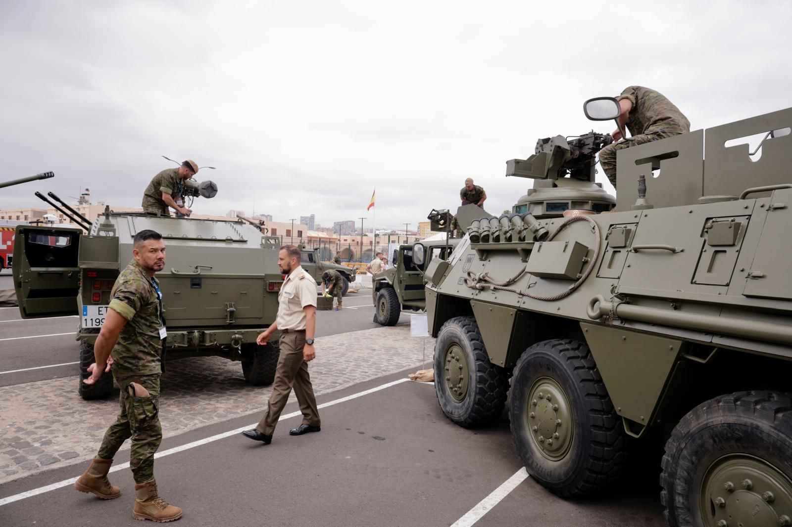 Imágenes de la exposición por los actos del Día de las Fuerzas Armadas en Las Palmas de Gran Canaria