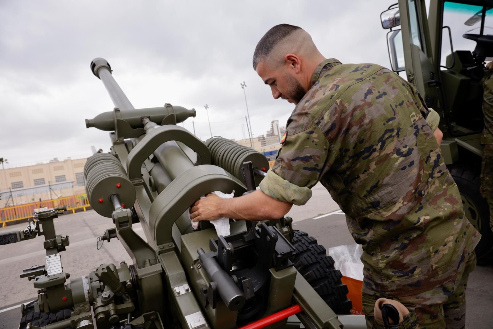 Imágenes de la exposición por los actos del Día de las Fuerzas Armadas en Las Palmas de Gran Canaria