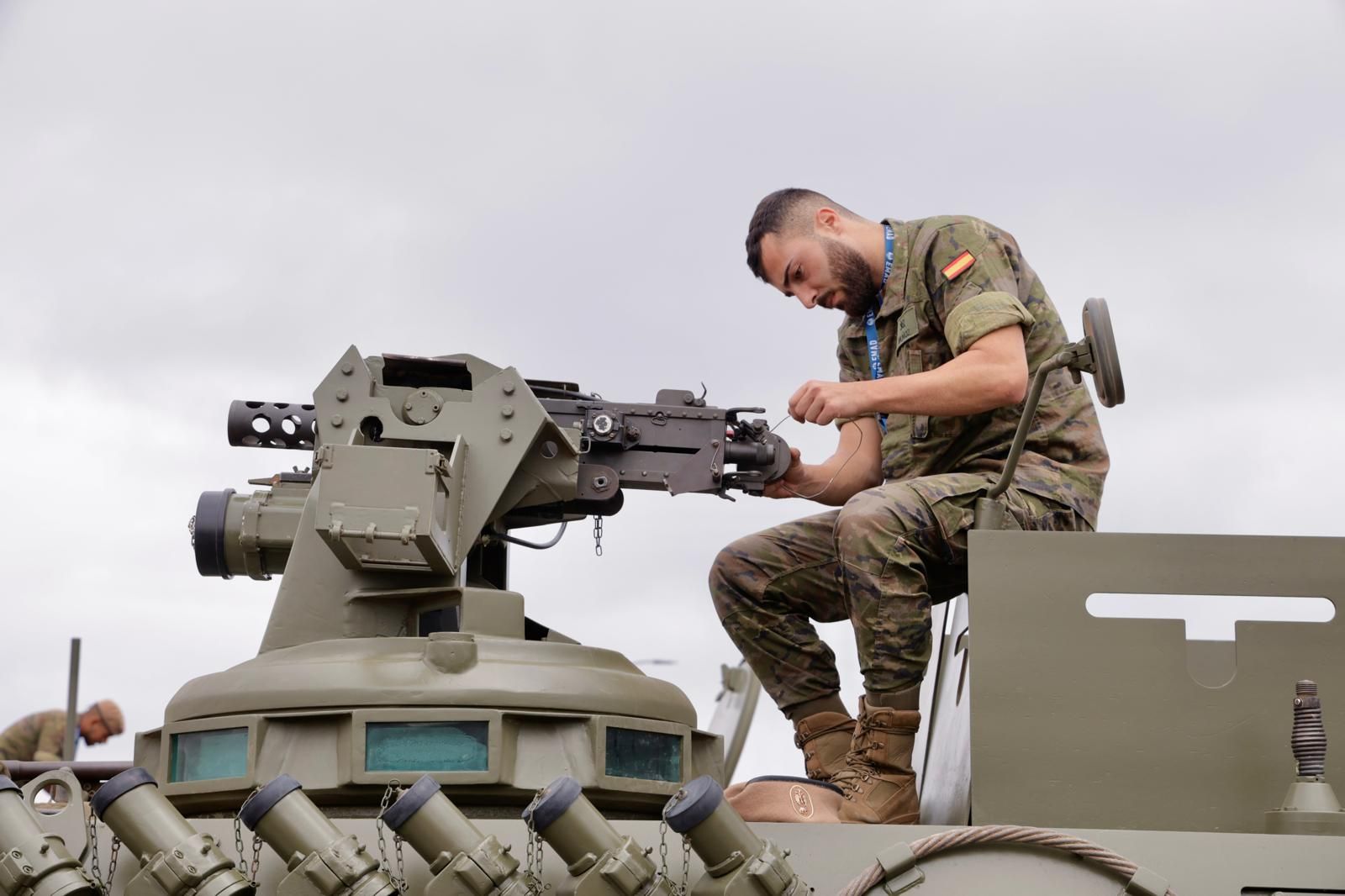 Imágenes de la exposición por los actos del Día de las Fuerzas Armadas en Las Palmas de Gran Canaria