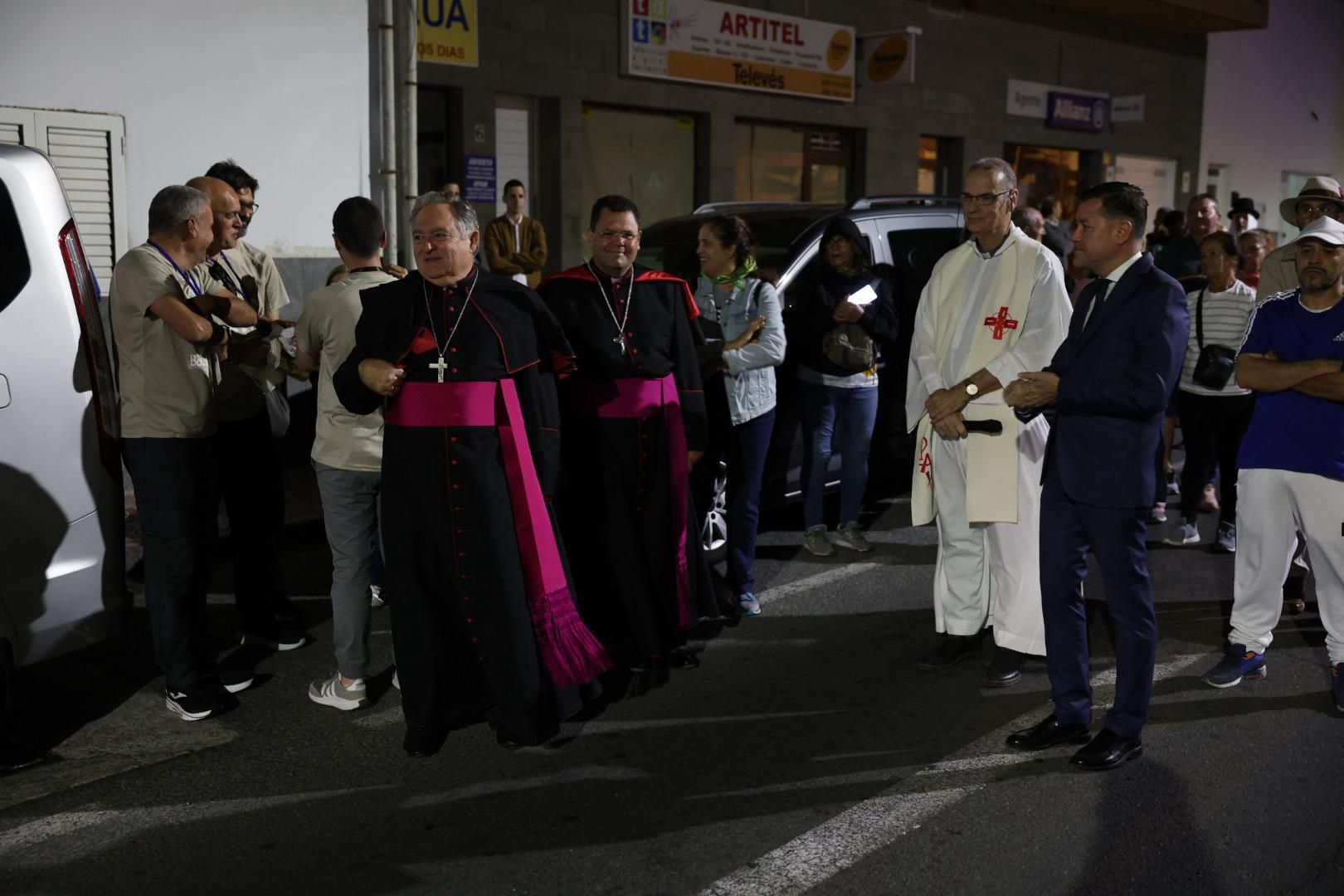Devoción y tradición: la Virgen del Pino llena de fe las calles de Vecindario