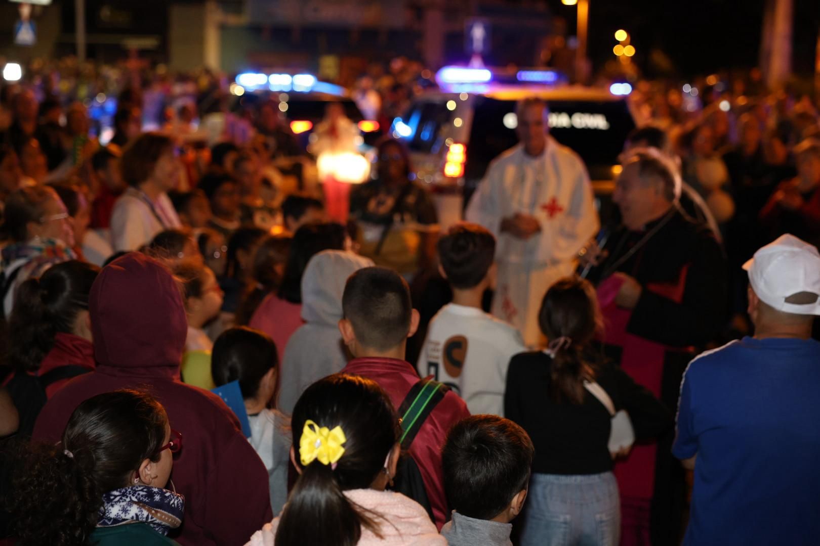Devoción y tradición: la Virgen del Pino llena de fe las calles de Vecindario