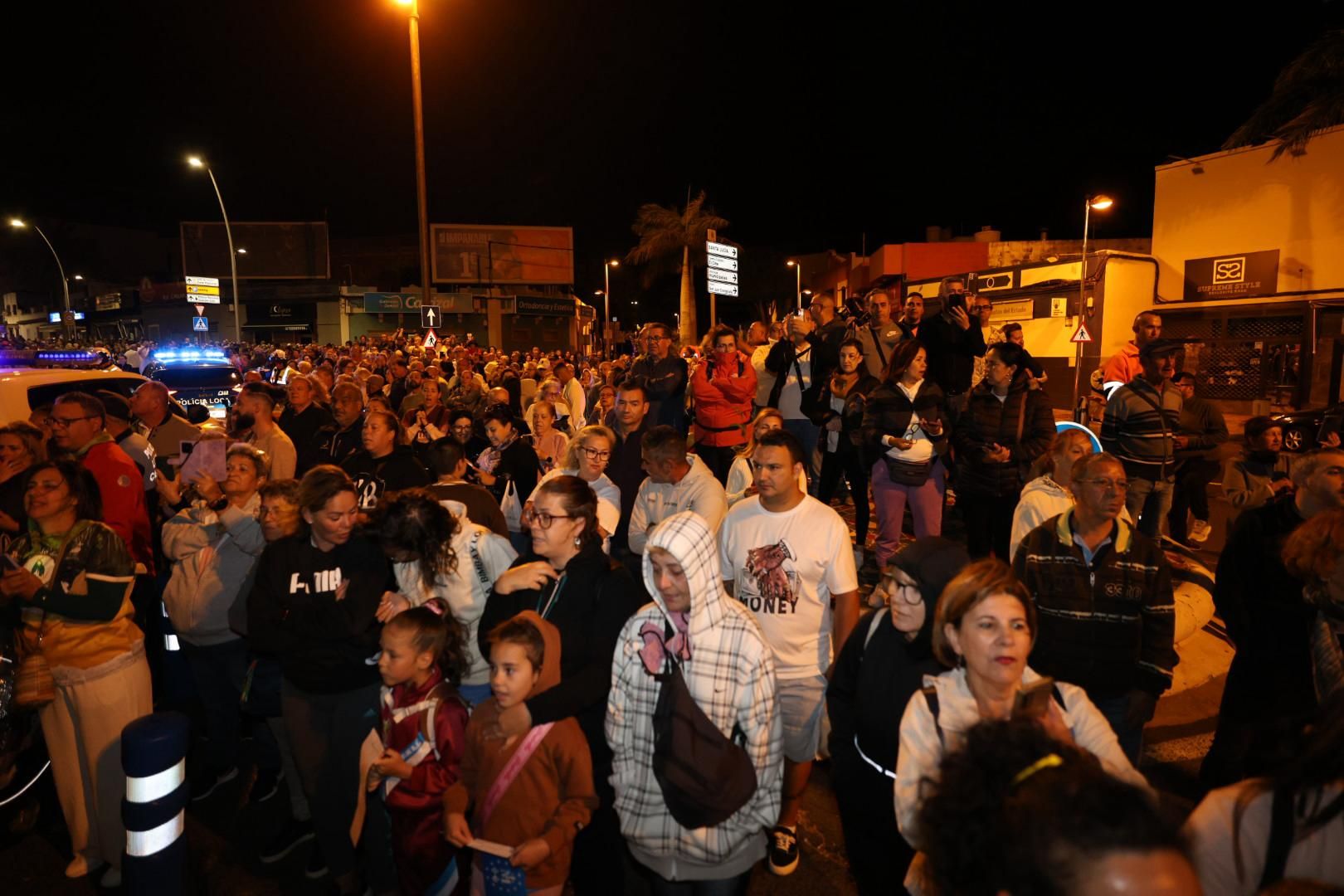 Devoción y tradición: la Virgen del Pino llena de fe las calles de Vecindario