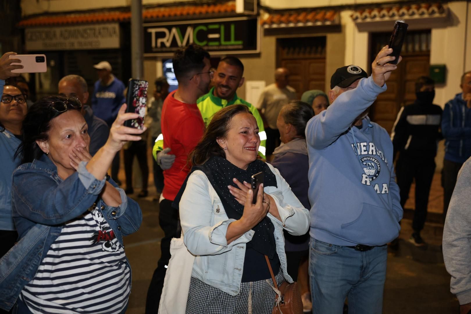 Devoción y tradición: la Virgen del Pino llena de fe las calles de Vecindario