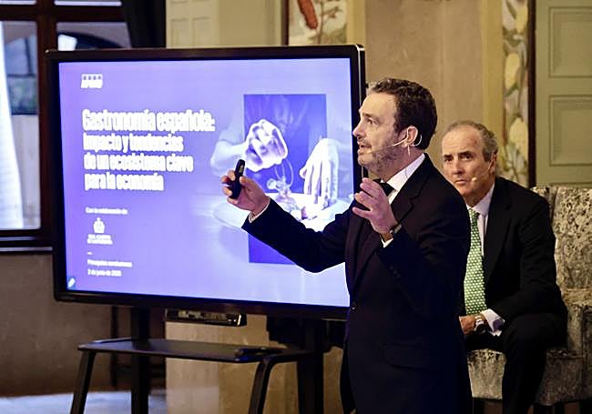 Enrique Porta durante la presentación