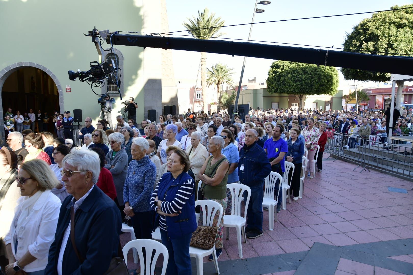 Vecindario despide a la Virgen con música y oración