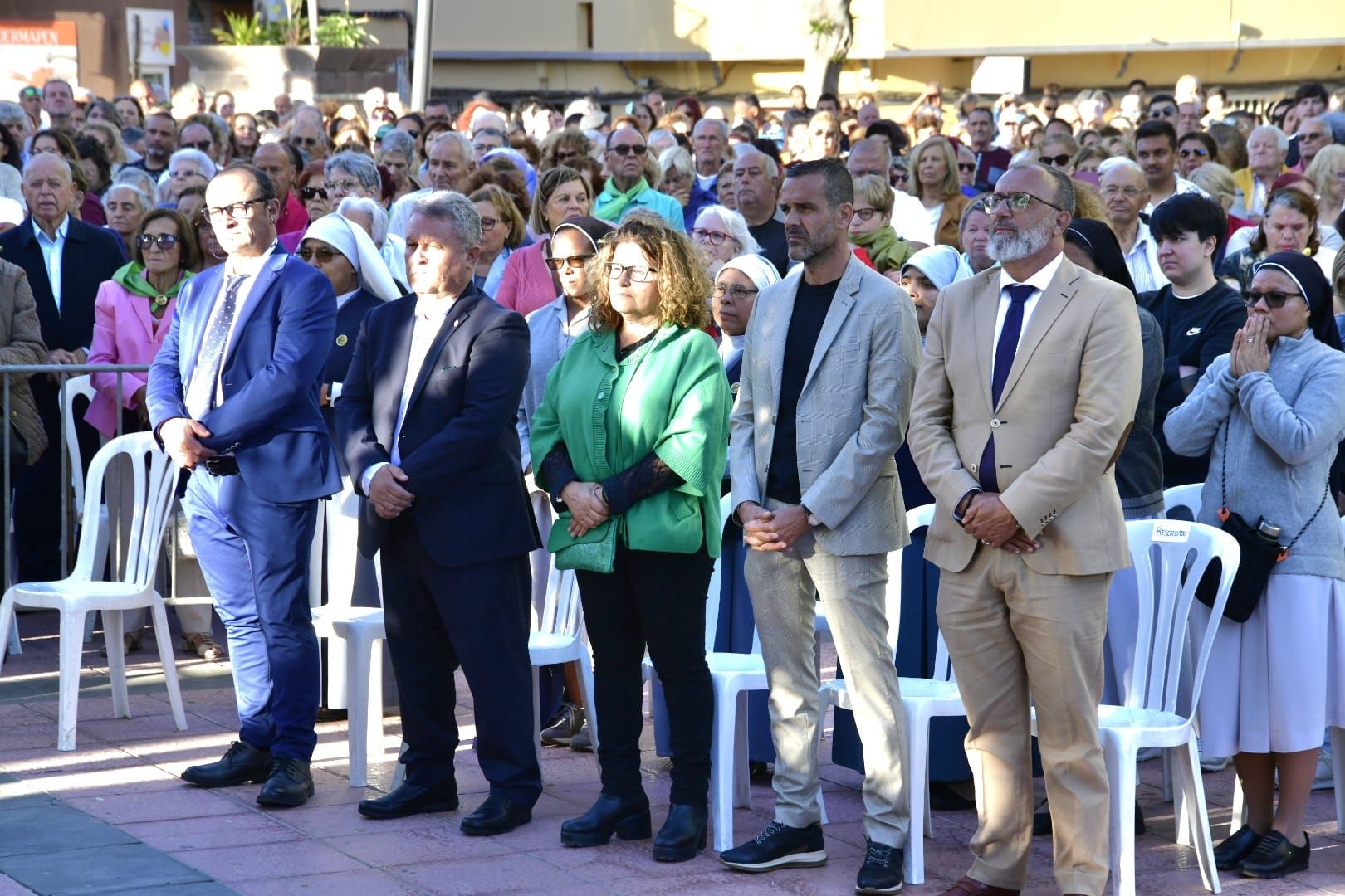 Vecindario despide a la Virgen con música y oración
