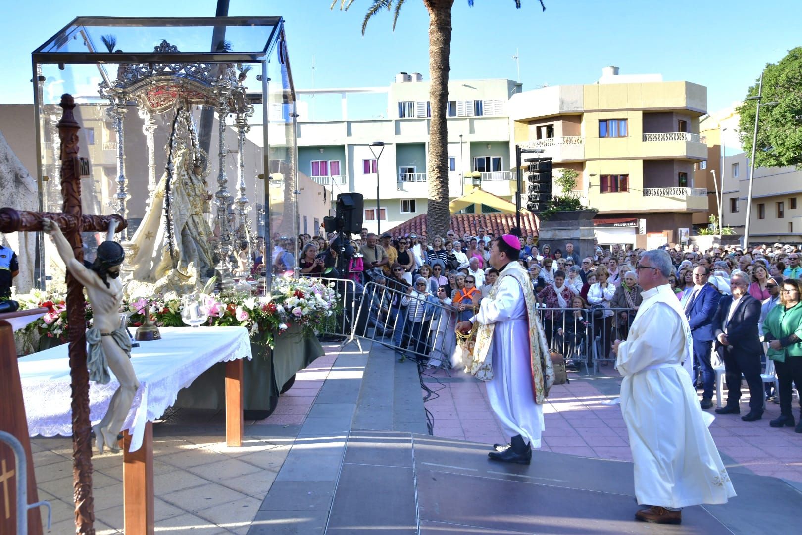 Vecindario despide a la Virgen con música y oración