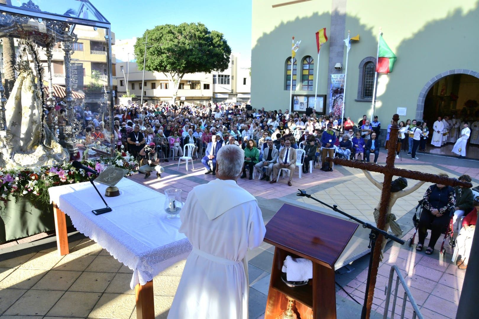 Vecindario despide a la Virgen con música y oración