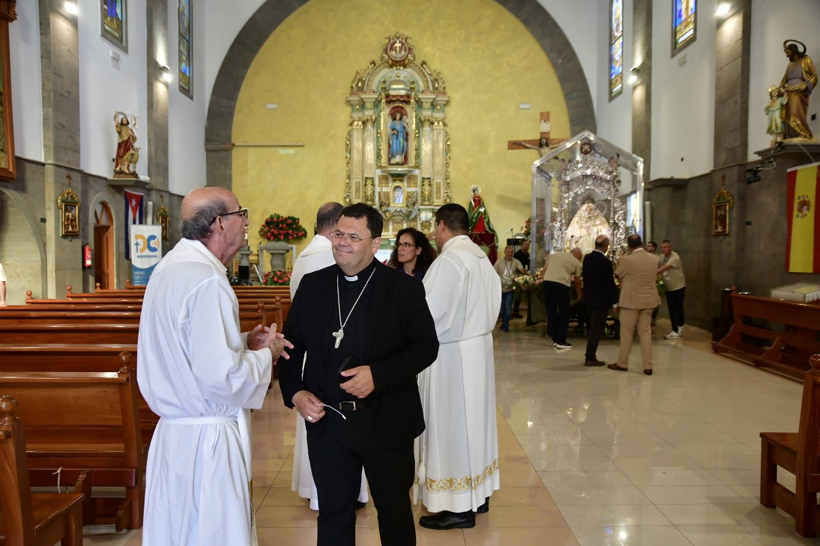 Vecindario despide a la Virgen con música y oración