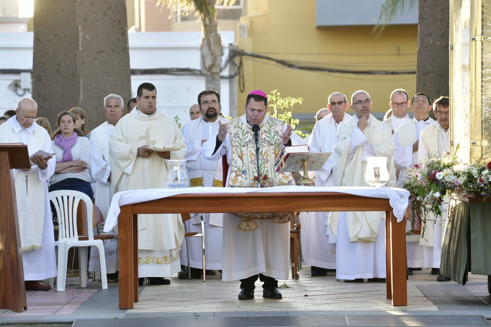 Vecindario despide a la Virgen con música y oración