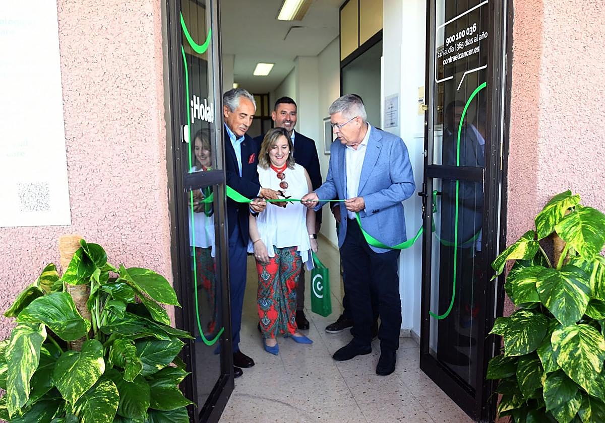 Corte de cinta de las nuevas instalaciones con Fraile, Tristancho, Marichal y Pérez.