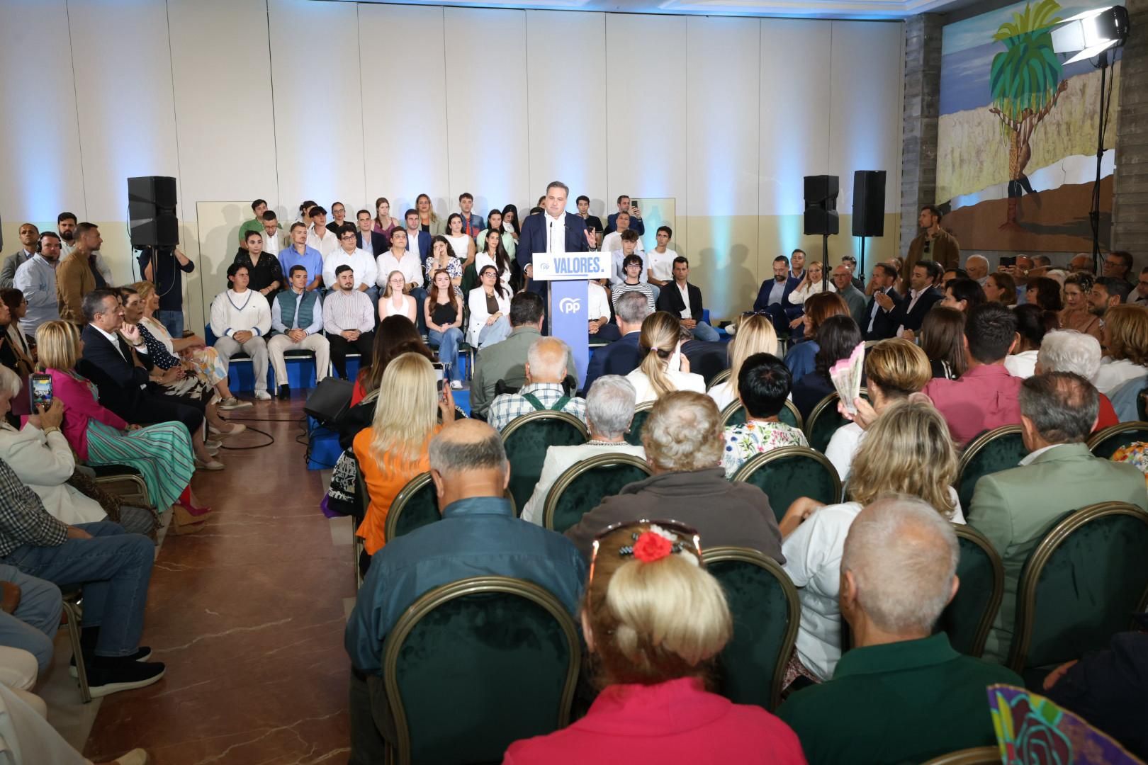 Feijóo atrae masas en el acto del Partido Popular en Las Palmas de Gran Canaria