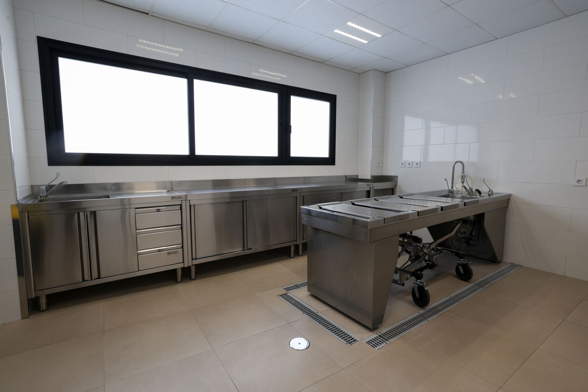 Inauguración de las nuevas instalaciones de la Funeraria La Auxiliadoraen en Gáldar, en imágenes