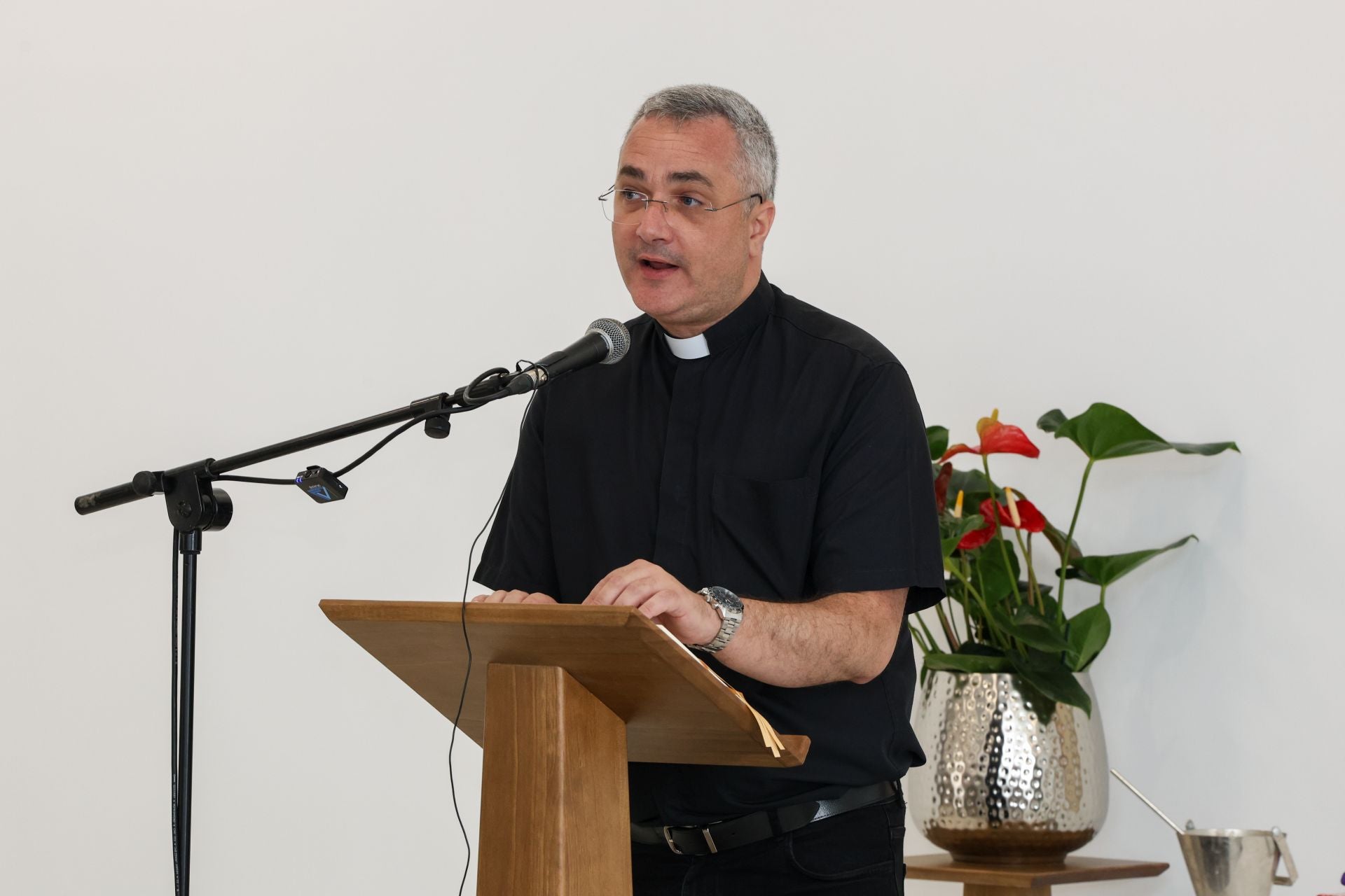 Inauguración de las nuevas instalaciones de la Funeraria La Auxiliadoraen en Gáldar, en imágenes