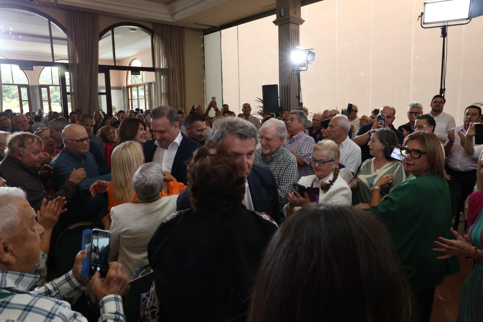 Feijóo atrae masas en el acto del Partido Popular en Las Palmas de Gran Canaria