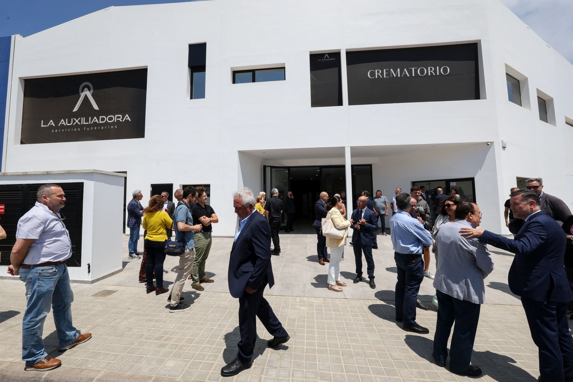 Inauguración de las nuevas instalaciones de la Funeraria La Auxiliadoraen en Gáldar, en imágenes