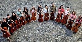 Integrantes del ensamble de chelos de la OCGC.