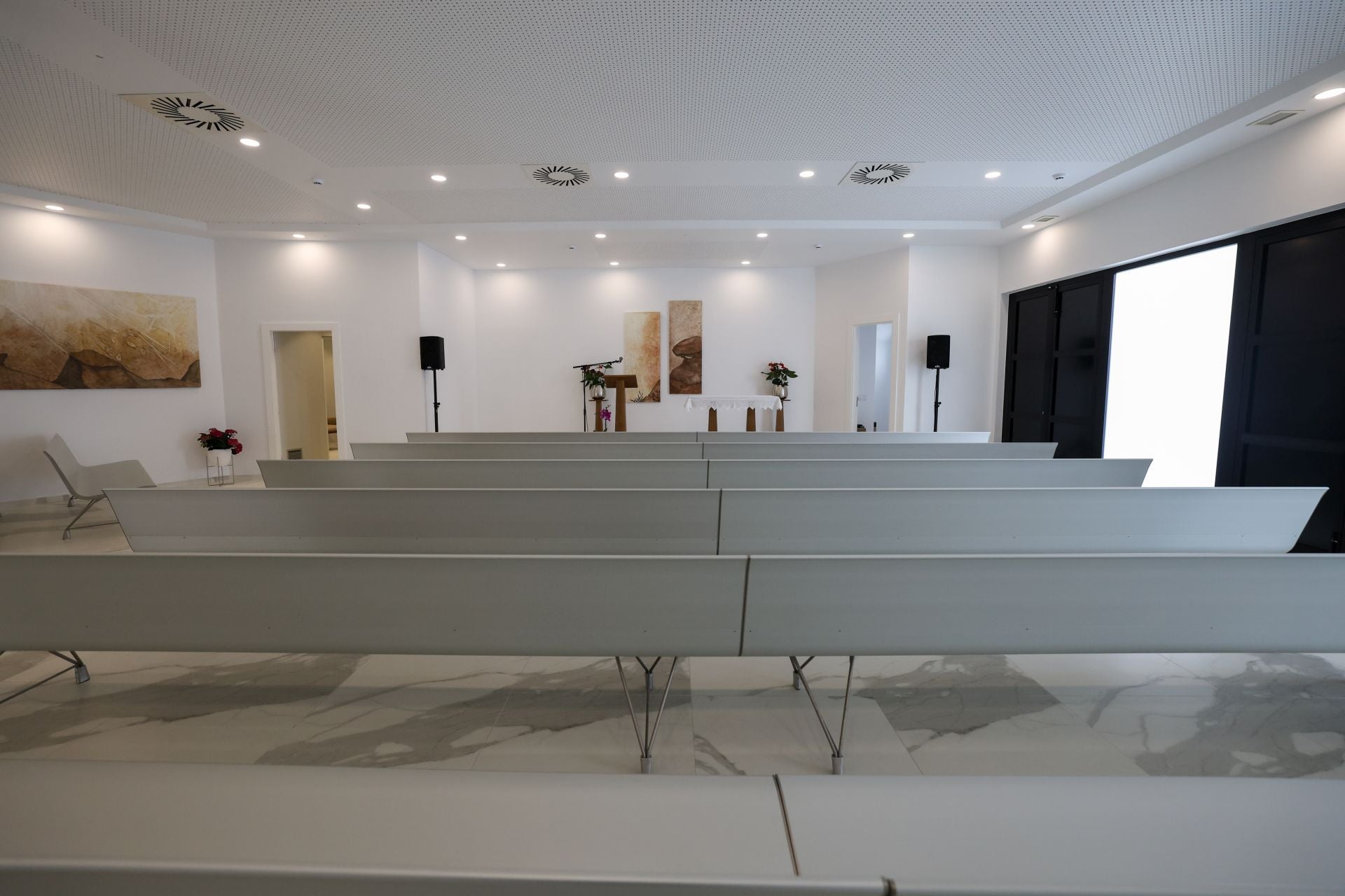 Inauguración de las nuevas instalaciones de la Funeraria La Auxiliadoraen en Gáldar, en imágenes