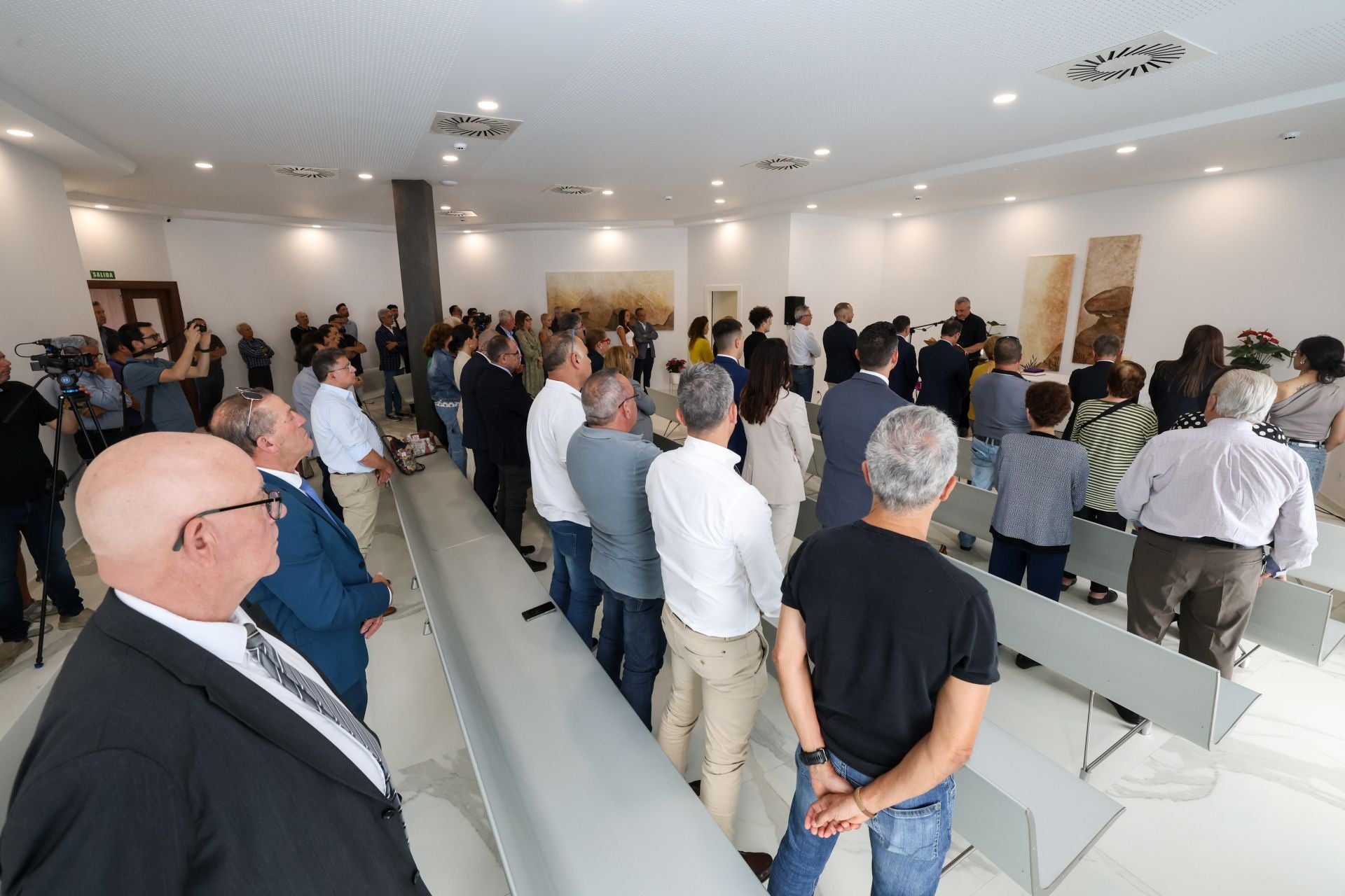 Inauguración de las nuevas instalaciones de la Funeraria La Auxiliadoraen en Gáldar, en imágenes