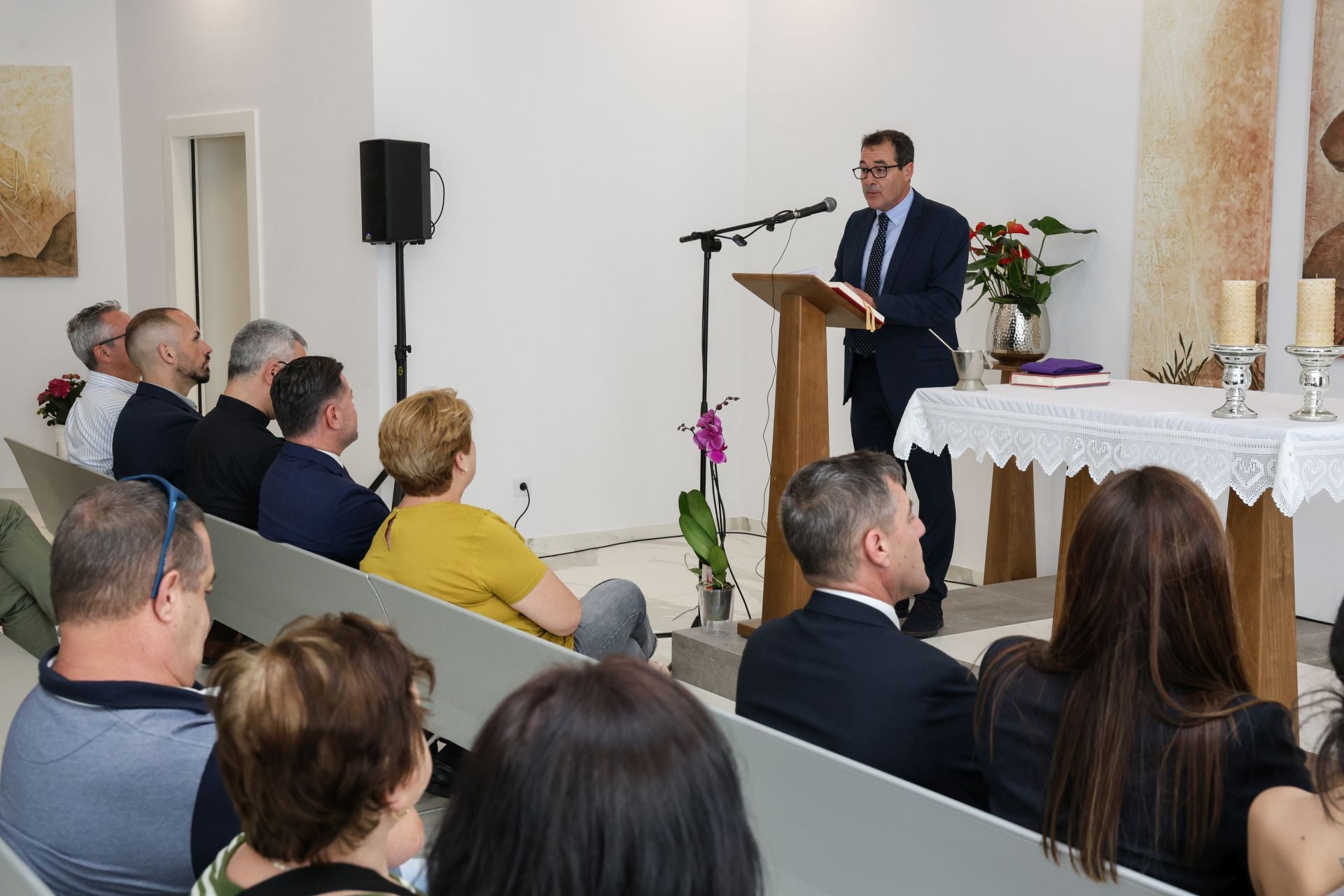 Inauguración de las nuevas instalaciones de la Funeraria La Auxiliadoraen en Gáldar, en imágenes