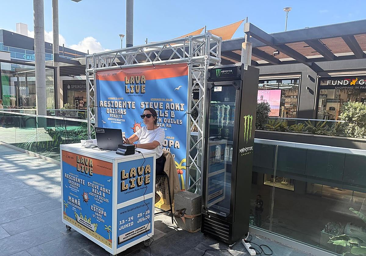 Puesto en Open Mall.