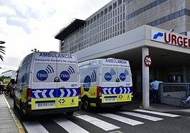 Imagen de archivo de dos ambulancias.