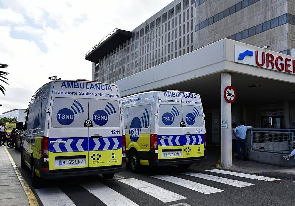 Imagen de archivo de dos ambulancias.