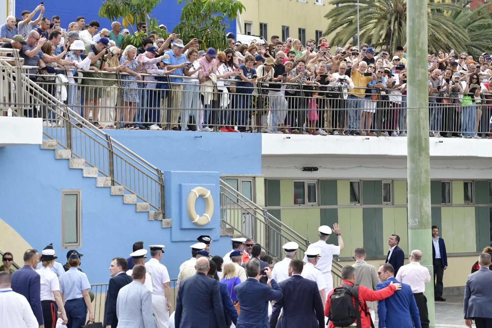 Uniformes y trajes de gala: Día de Las Fuerzas Armadas en Las Palmas de Gran Canaria