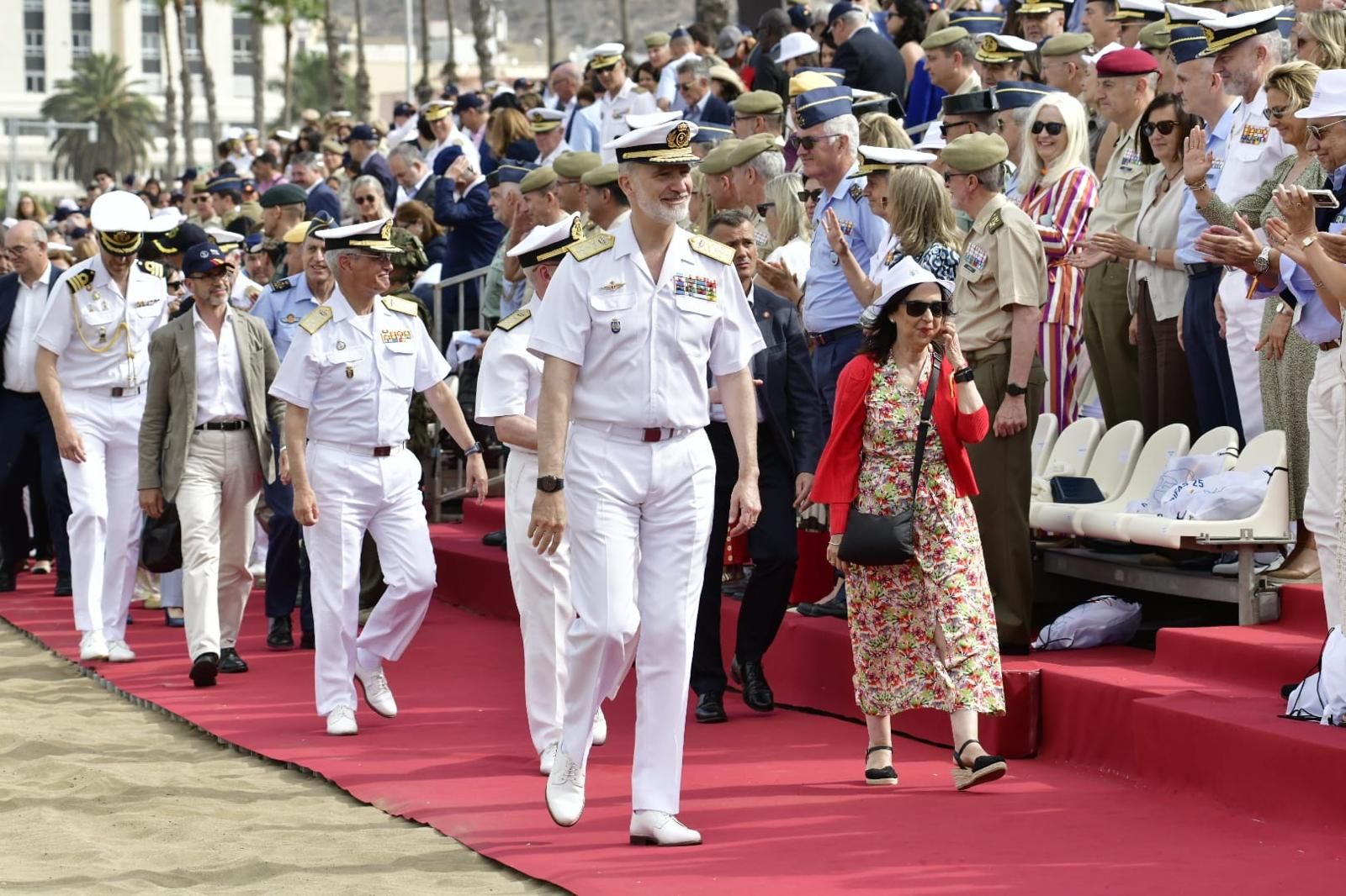 Uniformes y trajes de gala: Día de Las Fuerzas Armadas en Las Palmas de Gran Canaria