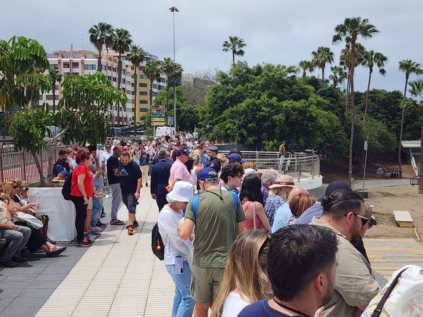 Uniformes y trajes de gala: Día de Las Fuerzas Armadas en Las Palmas de Gran Canaria