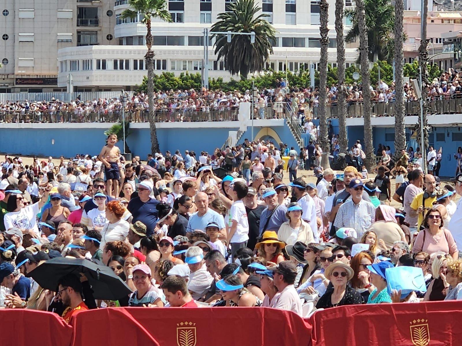 Uniformes y trajes de gala: Día de Las Fuerzas Armadas en Las Palmas de Gran Canaria