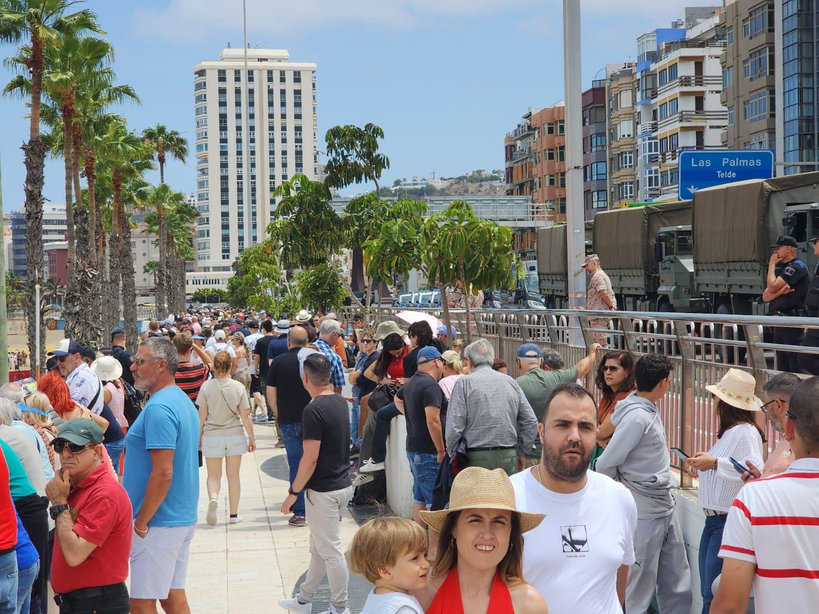 Uniformes y trajes de gala: Día de Las Fuerzas Armadas en Las Palmas de Gran Canaria