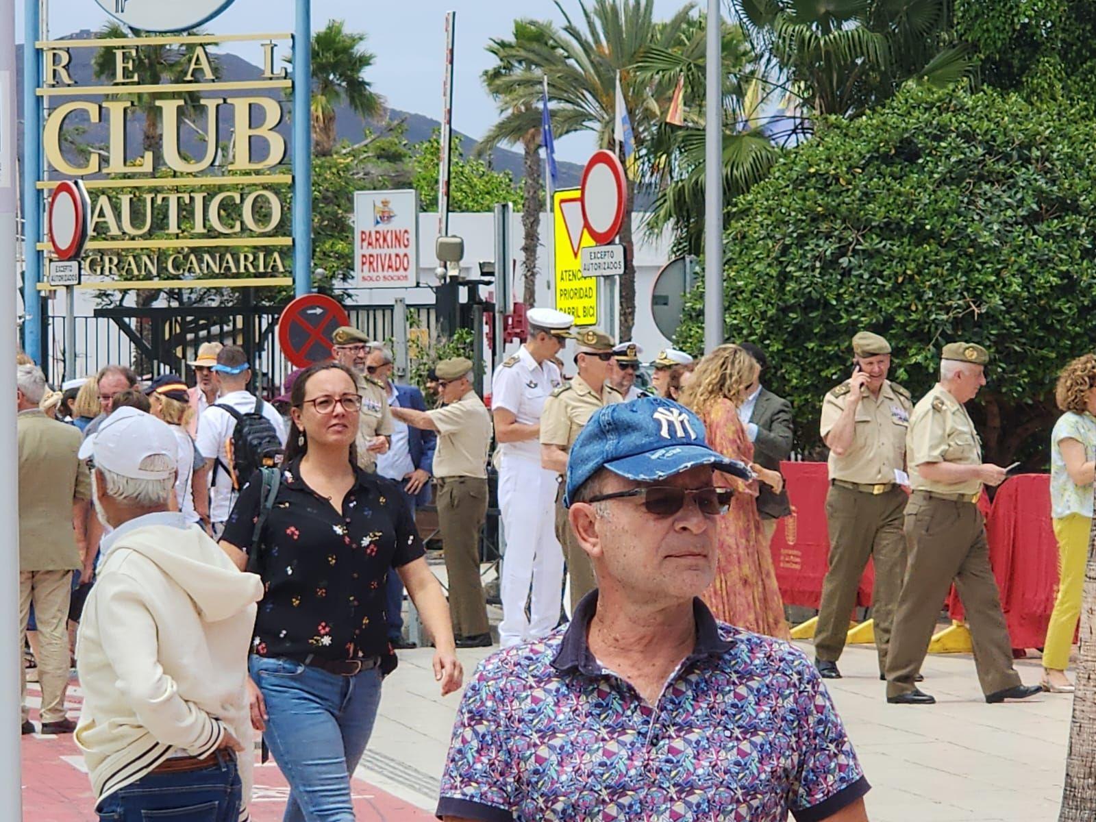 Uniformes y trajes de gala: Día de Las Fuerzas Armadas en Las Palmas de Gran Canaria