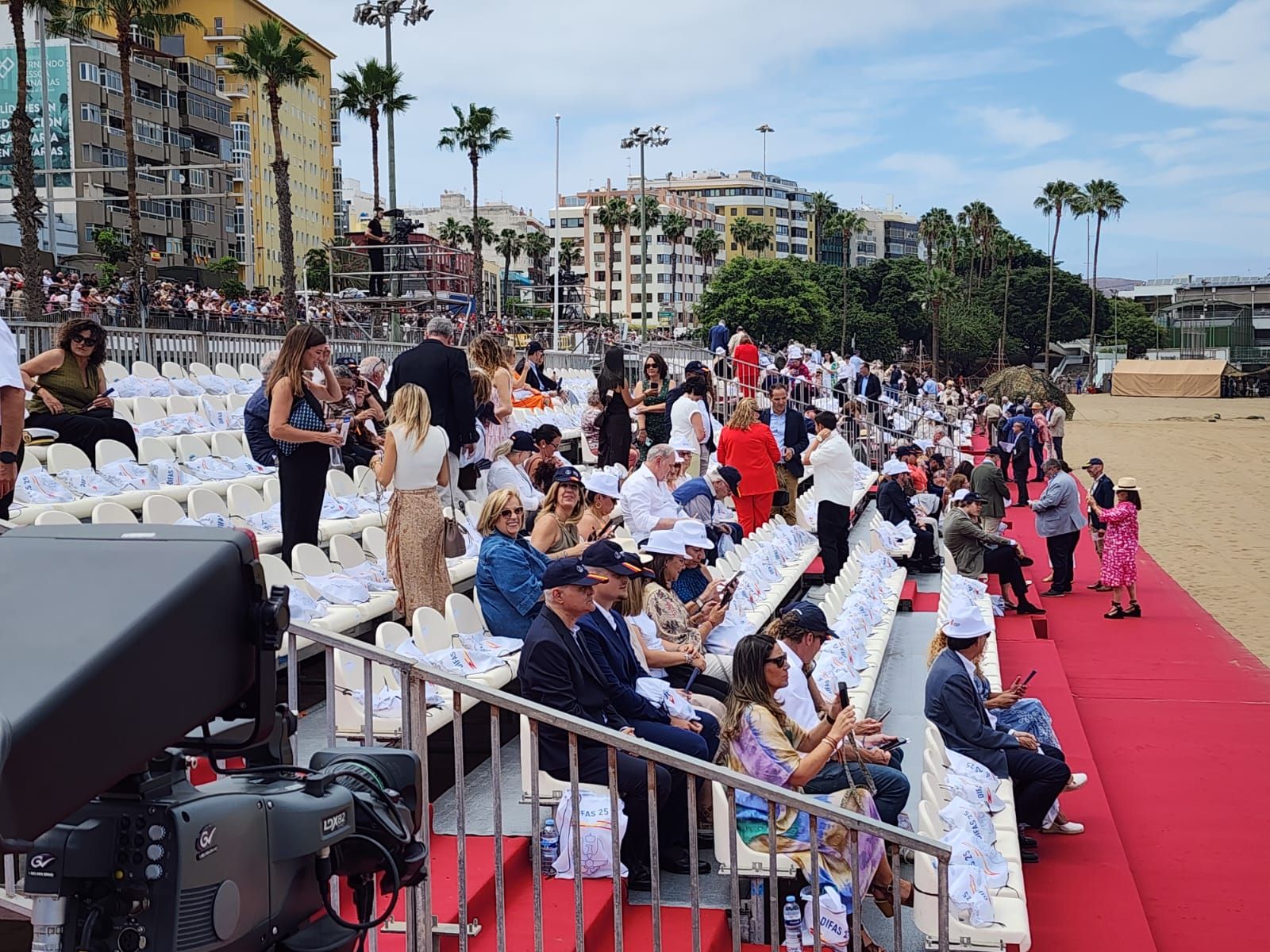 Uniformes y trajes de gala: Día de Las Fuerzas Armadas en Las Palmas de Gran Canaria