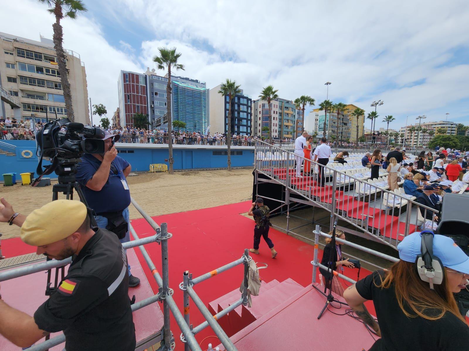 Uniformes y trajes de gala: Día de Las Fuerzas Armadas en Las Palmas de Gran Canaria