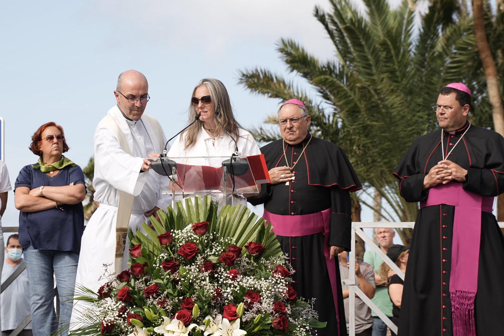 Las imágenes de la emotiva visita de la Virgen del Pino a los enfermos