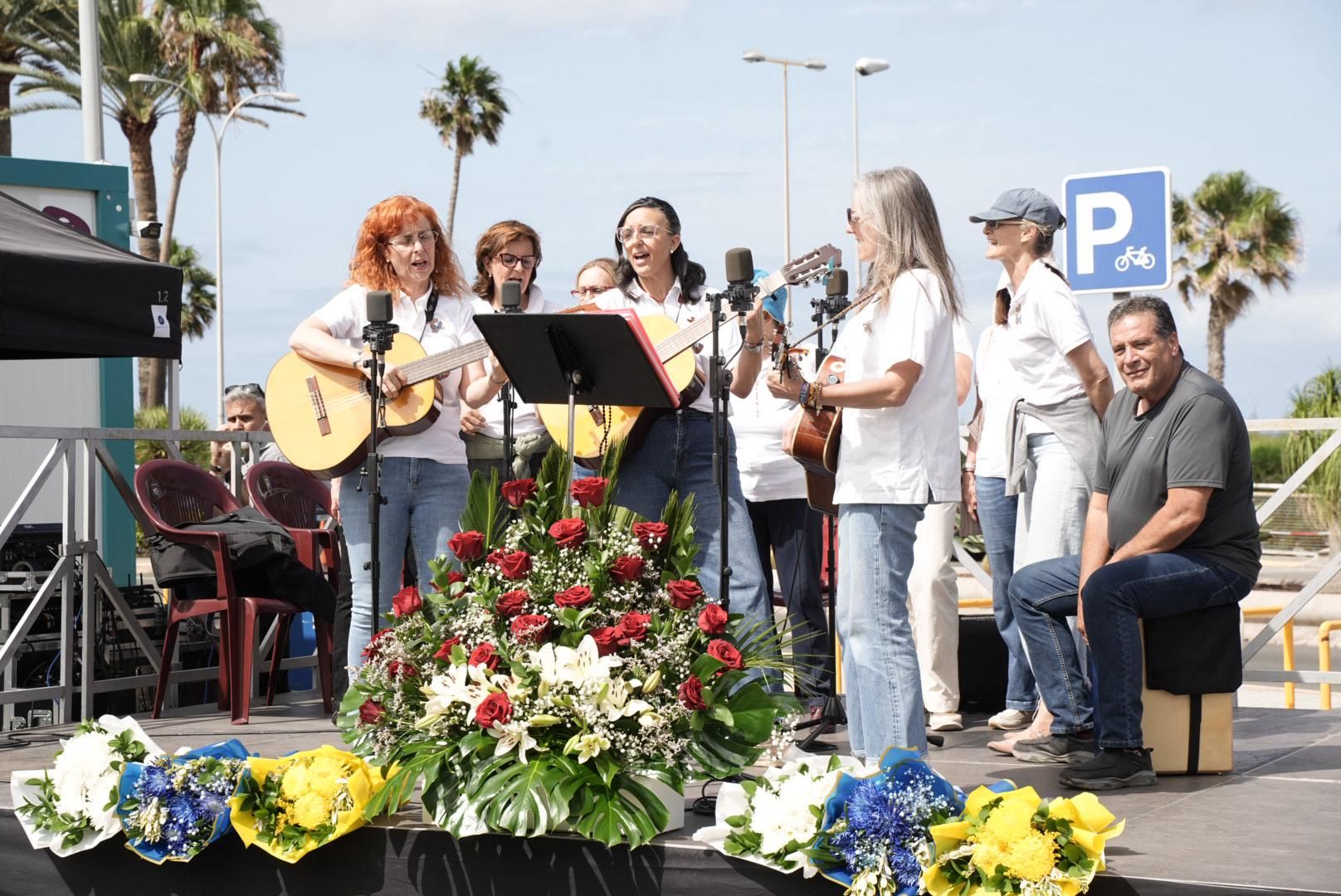 Las imágenes de la emotiva visita de la Virgen del Pino a los enfermos