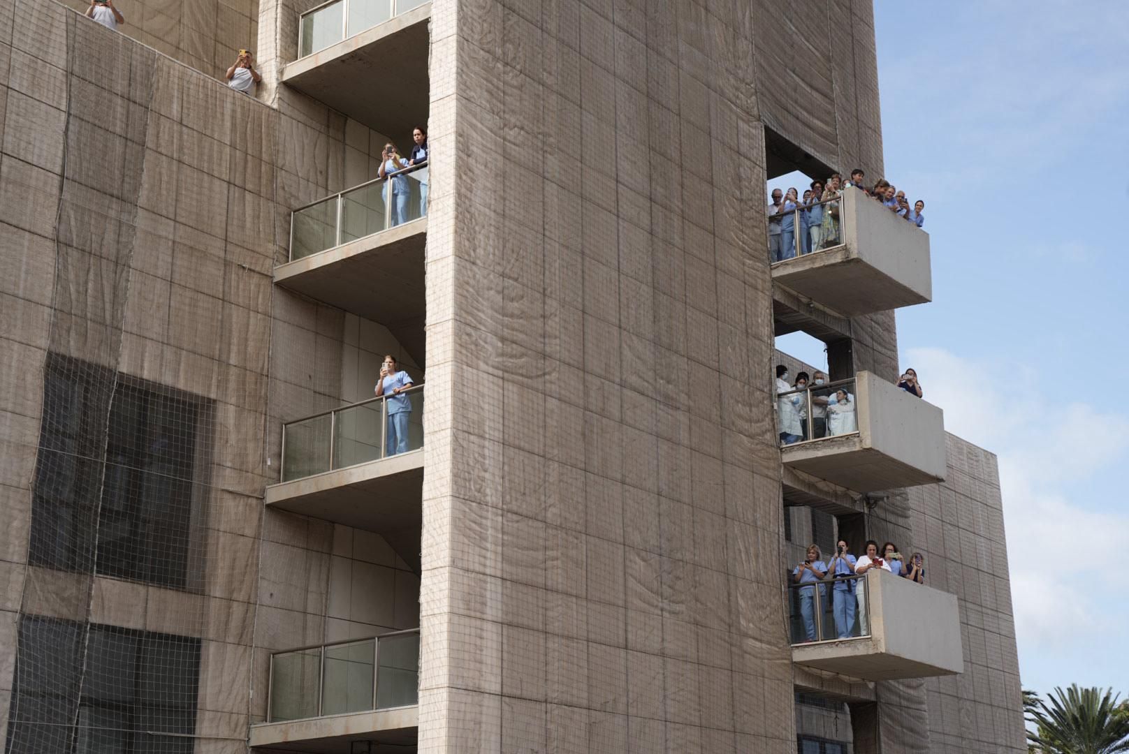 Las imágenes de la emotiva visita de la Virgen del Pino a los enfermos