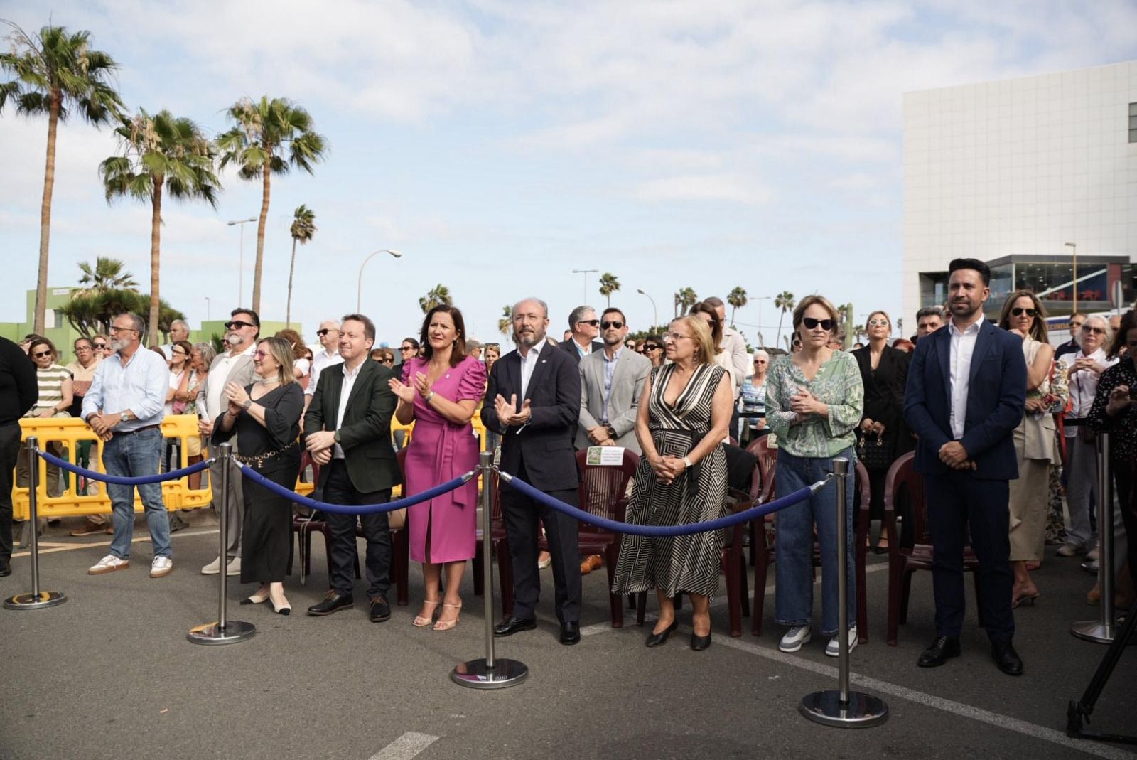 Las imágenes de la emotiva visita de la Virgen del Pino a los enfermos