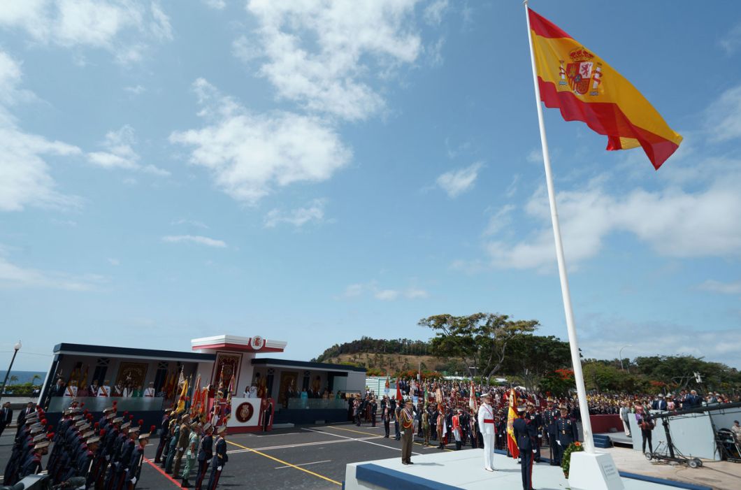 Las mejores imágenes del desfile de las Fuerzas Armadas en Tenerife